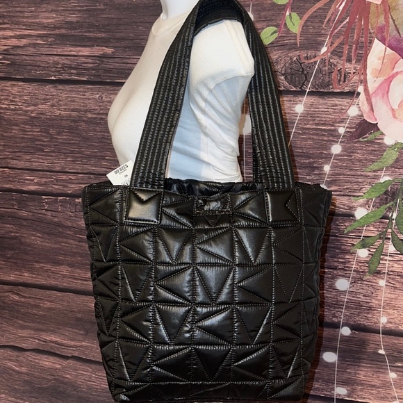 🖤MICHAEL KORS 🖤 WINNIE BLACK QUILTED SMALL TOTE - Picture 2 of 12